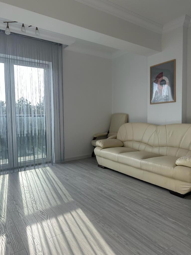 Cozy Holidays In Center Of Suceava Esplanada Εξωτερικό φωτογραφία