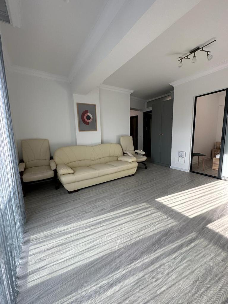 Cozy Holidays In Center Of Suceava Esplanada Εξωτερικό φωτογραφία
